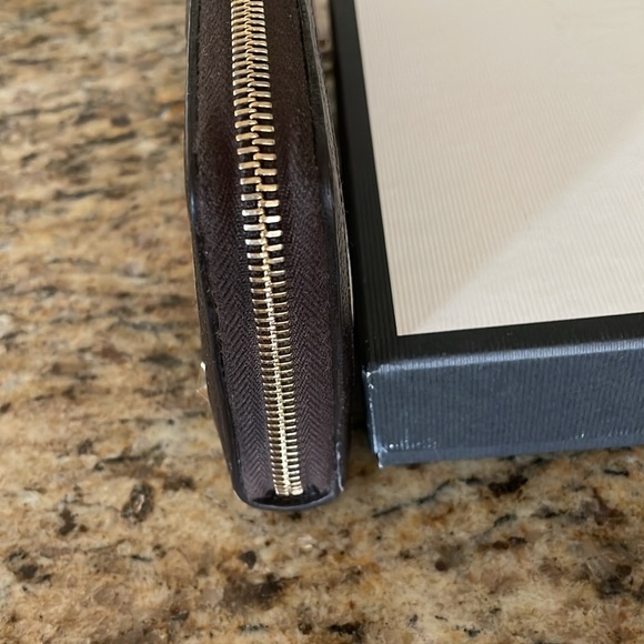 Authentic Gucci Embroidered-Face Zip Wallet.  Pre owned.  Good condition. - Picture 7 of 13
